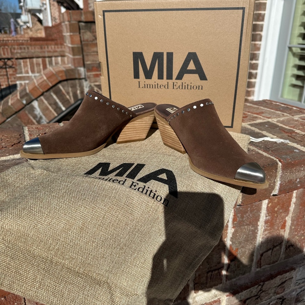 MIA Limited Edition Brown Mules with Silver Tips NWT - 7